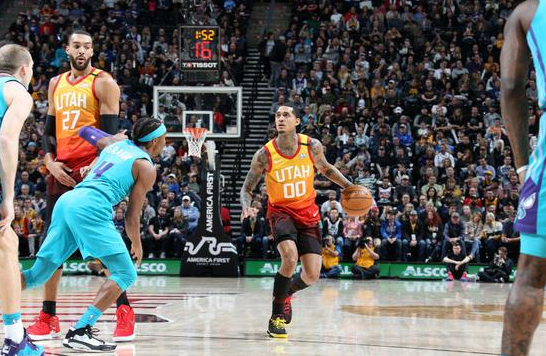 爵士主场以109-92大胜黄蜂取8连胜 米切尔仅得4分全队6人上双 爵士主场以109-92大胜黄蜂取8连胜 米切尔仅得4分全队6人上双