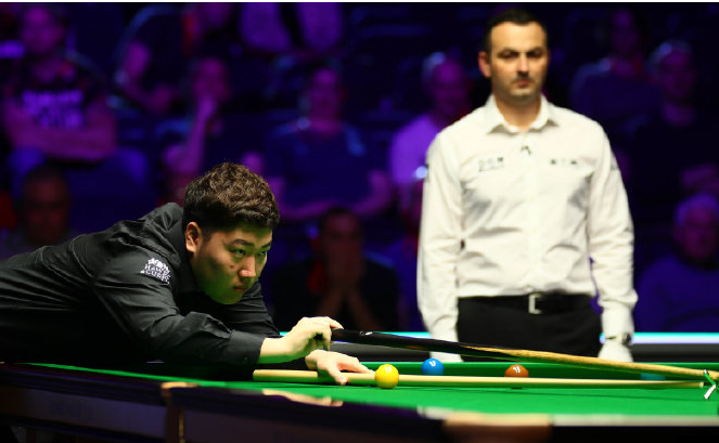 威尔士赛颜丙涛错失赛点 5-6憾负墨菲无缘决赛 威尔士赛颜丙涛错失赛点 5-6憾负墨菲无缘决赛