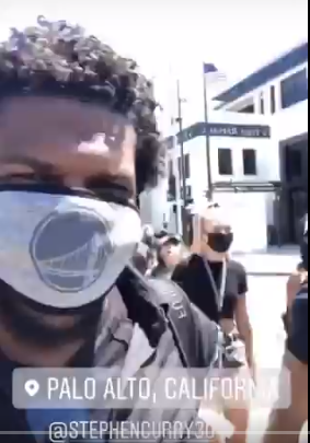 字母哥走上街头为抗议游行者送水 库里:特朗普必须离开 字母哥走上街头为抗议游行者送水 库里:特朗普必须离开