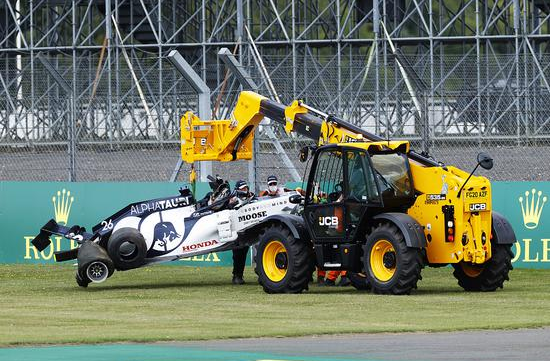 F1英国站:汉密尔顿爆胎仍夺冠 博塔斯爆胎列第11
