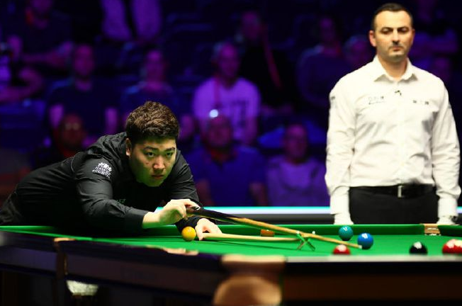 大师赛颜丙涛决胜局单杆141分 6-5绝杀马奎尔进4强 大师赛颜丙涛决胜局单杆141分 6-5绝杀马奎尔进4强