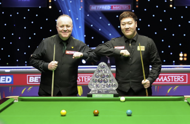 大师赛颜丙涛10-8逆转力克希金斯 首次参赛就夺冠 大师赛颜丙涛10-8逆转力克希金斯 首次参赛就夺冠