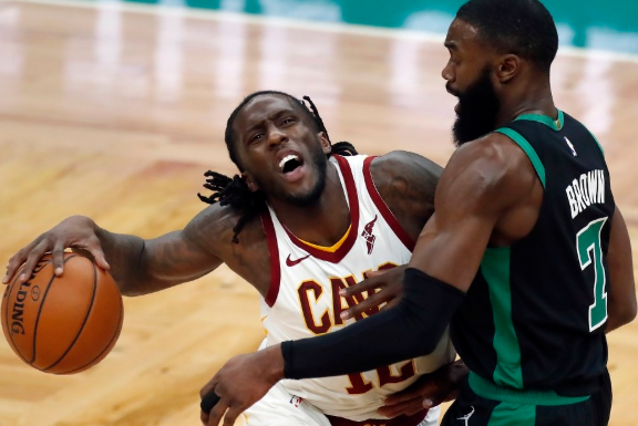 凯尔特人141-103轻取骑士止3连败 布朗三节33分 沃克21+5 斯玛特12+9 凯尔特人141-103轻取骑士止3连败 布朗三节33分 沃克21+5 斯玛特12+9