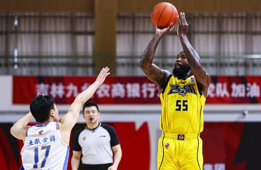 亨特38+11四川119-111险胜吉林 琼斯40+12+15姜伟泽8三分 亨特38+11四川119-111险胜吉林 琼斯40+12+15姜伟泽8三分