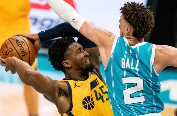 米切尔30分三球34+8 戈贝尔两双 爵士138-121灭黄蜂取3连胜 米切尔30分三球34+8 戈贝尔两双 爵士138-121灭黄蜂取3连胜