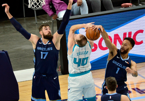 莫兰特15+11罗齐尔34分 灰熊130-114轻取黄蜂结束4连败 莫兰特15+11罗齐尔34分 灰熊130-114轻取黄蜂结束4连败