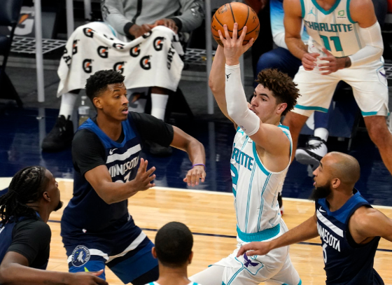 罗齐尔31分三球砍19+7 唐斯摘两双 森林狼102-135负黄蜂 罗齐尔31分三球砍19+7 唐斯摘两双 森林狼102-135负黄蜂