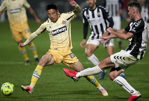 西乙-西班牙人3-1卡斯迪隆升至榜首 武磊第83分钟替补登场 西乙-西班牙人3-1卡斯迪隆升至榜首 武磊第83分钟替补登场