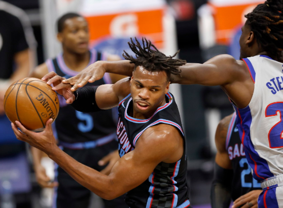 福克斯23+9+7约瑟夫24分 国王101-113不敌活塞吞五连败 福克斯23+9+7约瑟夫24分 国王101-113不敌活塞吞五连败