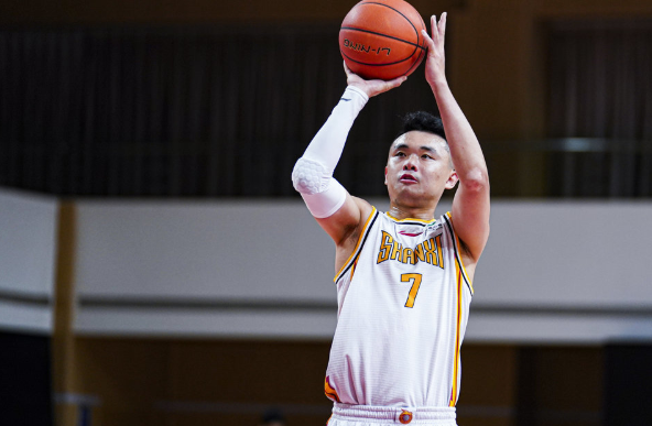 山西102-93胜上海结束八连败 原帅33分力压郭昊文30分 山西102-93胜上海结束八连败 原帅33分力压郭昊文30分