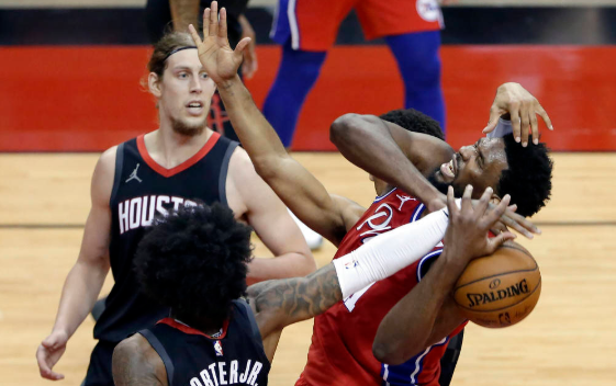 恩比德狂砍34分12篮板 76人135-115大胜火箭豪取6连胜 恩比德狂砍34分12篮板 76人135-115大胜火箭豪取6连胜