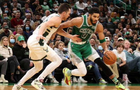 塔图姆27+11施罗德38分 字母哥缺阵绿军加时122-113擒雄鹿 塔图姆27+11施罗德38分 字母哥缺阵绿军加时122-113擒雄鹿