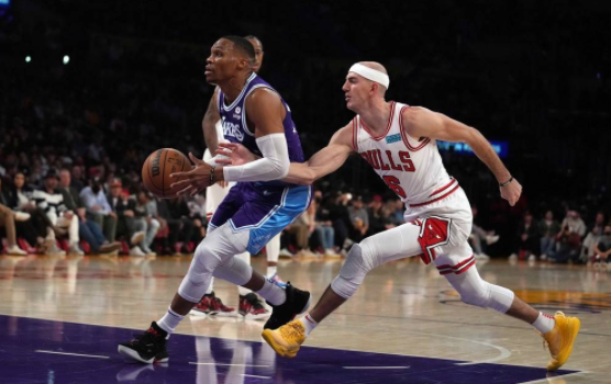 德罗赞38分浓眉骂裁判被逐 威少25+8湖人103-121负公牛 德罗赞38分浓眉骂裁判被逐 威少25+8湖人103-121负公牛