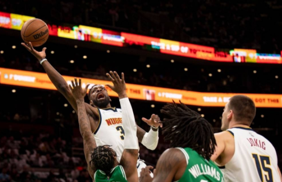 21日NBA前瞻:克莱独自率队战马刺 绿军双探花围攻约基奇 21日NBA前瞻:克莱独自率队战马刺 绿军双探花围攻约基奇