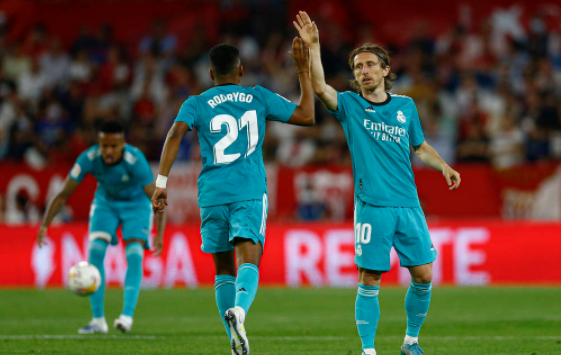 西甲:皇马3-2击败塞维利亚 罗德里戈纳乔建功本泽马绝杀 西甲:皇马3-2击败塞维利亚 罗德里戈纳乔建功本泽马绝杀