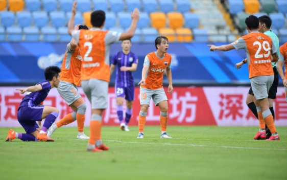 中超-天津津门虎两度落后3-2逆转深圳 郜林斩赛季首球 中超-天津津门虎两度落后3-2逆转深圳 郜林斩赛季首球