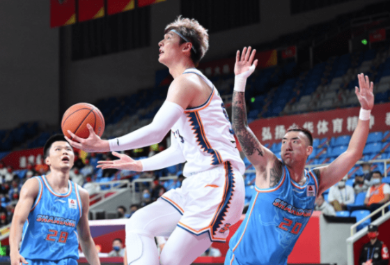 CBA-上海103-99险胜深圳终结5连败 特林布尔38分王哲林17+10 CBA-上海103-99险胜深圳终结5连败 特林布尔38分王哲林17+10