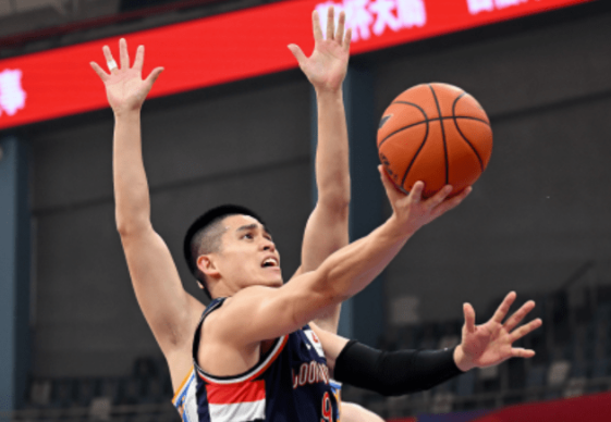 陈盈骏24+8孙铭徽24分6助 广州110-98逆转广厦终结连败 陈盈骏24+8孙铭徽24分6助 广州110-98逆转广厦终结连败