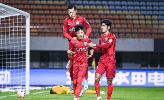 中超-巴尔加斯建功武磊点球 海港2-1送广州城7连败 中超-巴尔加斯建功武磊点球 海港2-1送广州城7连败