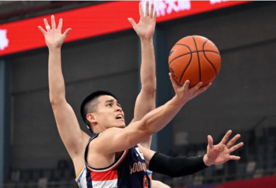 陈盈骏22分10助攻张宁25+5+5 广州108-100送山西四连败 陈盈骏22分10助攻张宁25+5+5 广州108-100送山西四连败