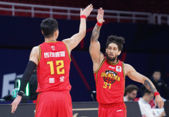 CBA-深圳104-94山西豪取8连胜 里程碑之夜!顾全联赛1000个3分 CBA-深圳104-94山西豪取8连胜 里程碑之夜!顾全联赛1000个3分