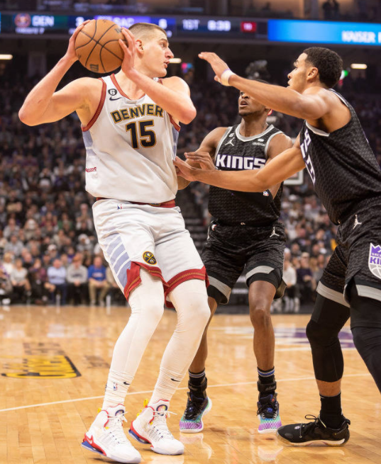 约基奇20+9+11准三双波特30分 福克斯26分掘金113-106胜国王 约基奇20+9+11准三双波特30分 福克斯26分掘金113-106胜国王