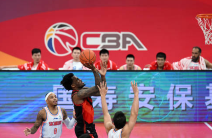 CBA-肯帝亚101-95送青岛4连败 布莱克尼29+9吴冠希两双 CBA-肯帝亚101-95送青岛4连败 布莱克尼29+9吴冠希两双