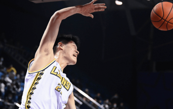 胡金秋26+14孙铭徽16+15 广厦112-101力克山西取4连胜 胡金秋26+14孙铭徽16+15 广厦112-101力克山西取4连胜