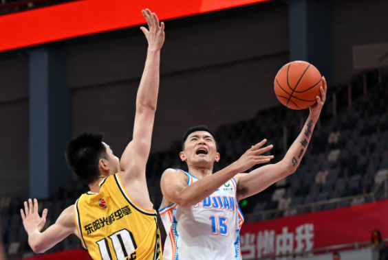 马兰三双亚当斯34+6 陈林坚26分福建122-105力克四川获三连胜 马兰三双亚当斯34+6 陈林坚26分福建122-105力克四川获三连胜