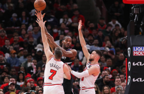 NBA-快船108-103逆转胜公牛 伦纳德33分送致胜抢断武神两双 