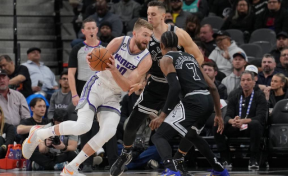 NBA-国王119-109击退马刺迎来两连胜 小萨34+11福克斯31+10 