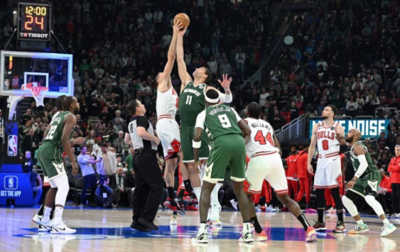 字母哥缺席霍乐迪20+15 雄鹿105-92胜公牛锁定联盟第一 