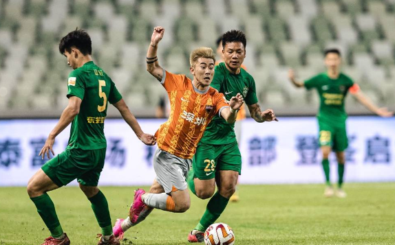 中超-埃弗拉莱昂纳多建功穆谢奎双响 浙江队5-0深圳队 中超-埃弗拉莱昂纳多建功穆谢奎双响 浙江队5-0深圳队