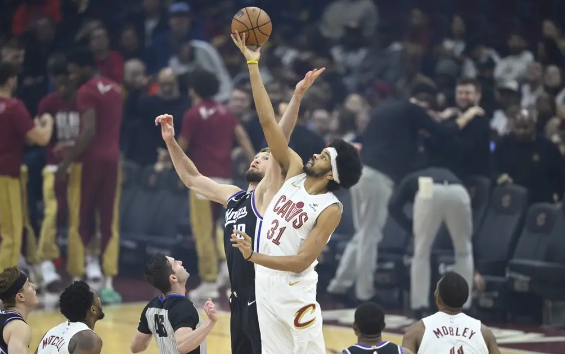 小萨三双福克斯19分喜迎6连胜 骑士136-110大胜国王升至东部第2 小萨三双福克斯19分喜迎6连胜 骑士136-110大胜国王升至东部第2