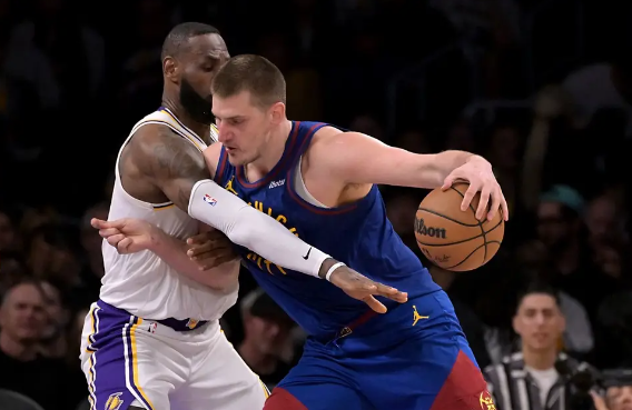 掘金124-114战胜湖人詹姆斯四万分之夜空砍26+9 约基奇35+10 掘金124-114战胜湖人詹姆斯四万分之夜空砍26+9 约基奇35+10