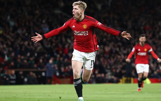 足总杯-考文垂3:3绝平曼联,点球5-7败走温布利虽败犹荣 足总杯-考文垂3:3绝平曼联,点球5-7败走温布利虽败犹荣