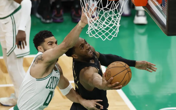 米切尔29+7+8塔图姆25分 骑士轻取凯尔特人扳至1-1 