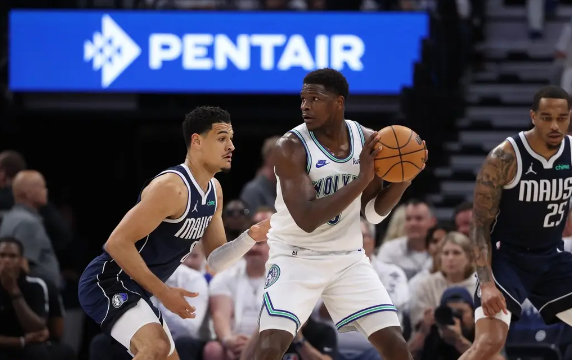 独行侠内线62分夺主场 东欧合砍63分 华子19+11+8 独行侠1-0领先森林狼