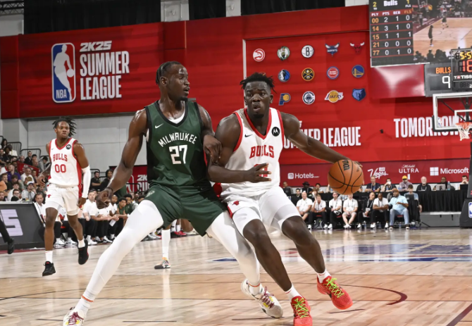 NBA夏联-公牛96-89胜雄鹿 萨诺戈17+12 布泽利斯15+7 比彻姆22分 