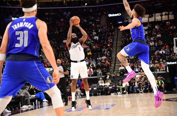 东欧缺阵哈登砍10+12 克莱9投0中独行侠96-110不敌快船 东欧缺阵哈登砍10+12 克莱9投0中独行侠96-110不敌快船