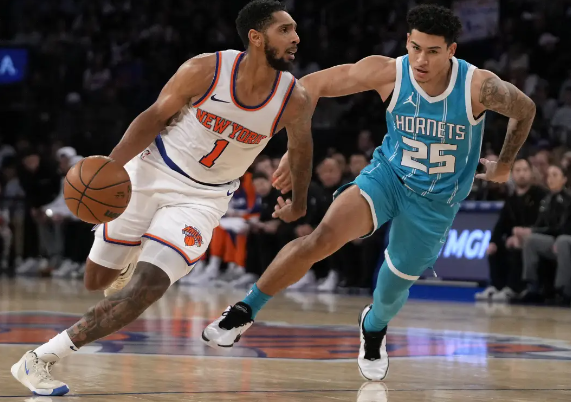 尼克斯双杀黄蜂4连胜季前赛不败 米勒26+6三分三球复出14+7