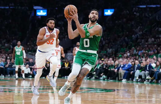 NBA-29记三分平历史纪录！塔图姆8记三分砍37+10 绿军射穿尼克斯