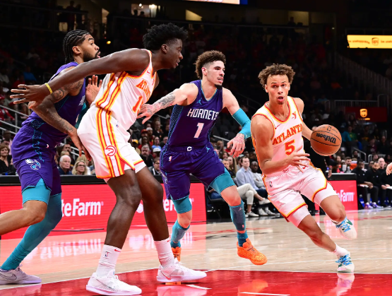 特雷-杨38+8+10三球空砍34分 亨特24分 老鹰125-120胜黄蜂