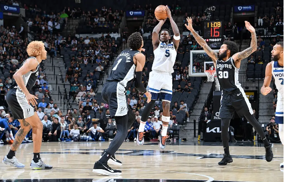 凯尔登25+8 保罗15+13 爱德华兹21+5 马刺轻取森林狼