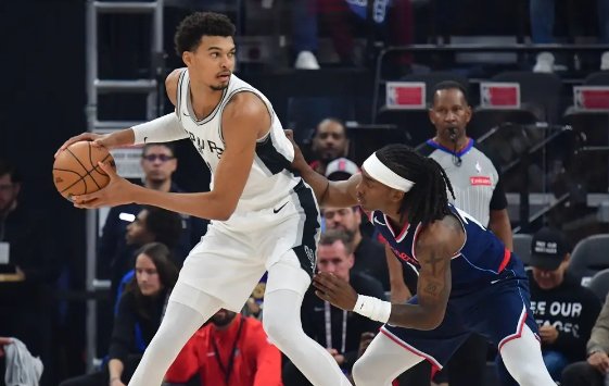 哈登17+8 文班24+13+9帽 快船26分逆转马刺迎赛季主场首胜