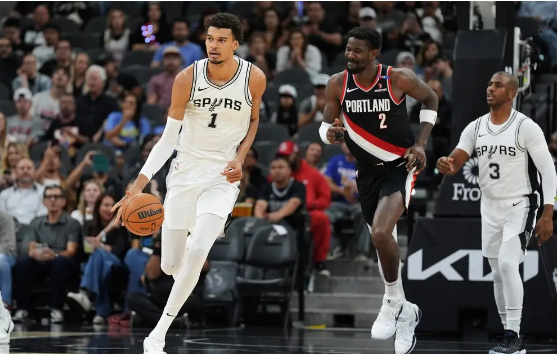 文班13中4&4断3帽 艾顿21+10 马刺替补合砍61分助队胜开拓者