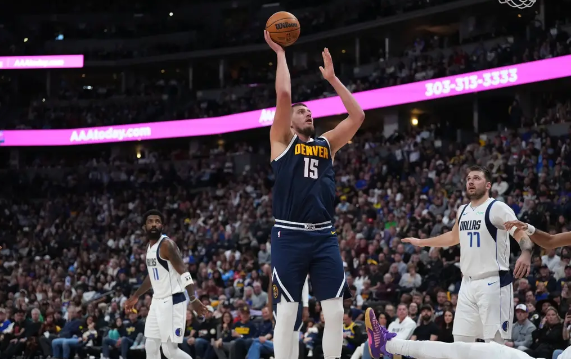 神仙打架！欧文43分 约基奇37+18+15 掘金险胜独行侠