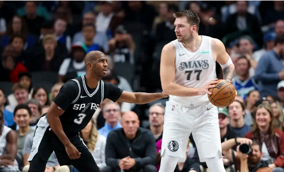 欧文22+8 加福德22+7 文班缺阵 独行侠轻取马刺结束4连败