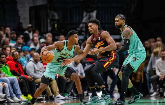 特雷-杨14分 杰伦-约翰逊20+9 米勒32+8 老鹰力克黄蜂