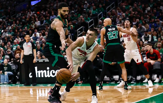 杰伦-布朗29+7 希罗19中6 巴特勒&波津缺阵 绿军扑灭热火